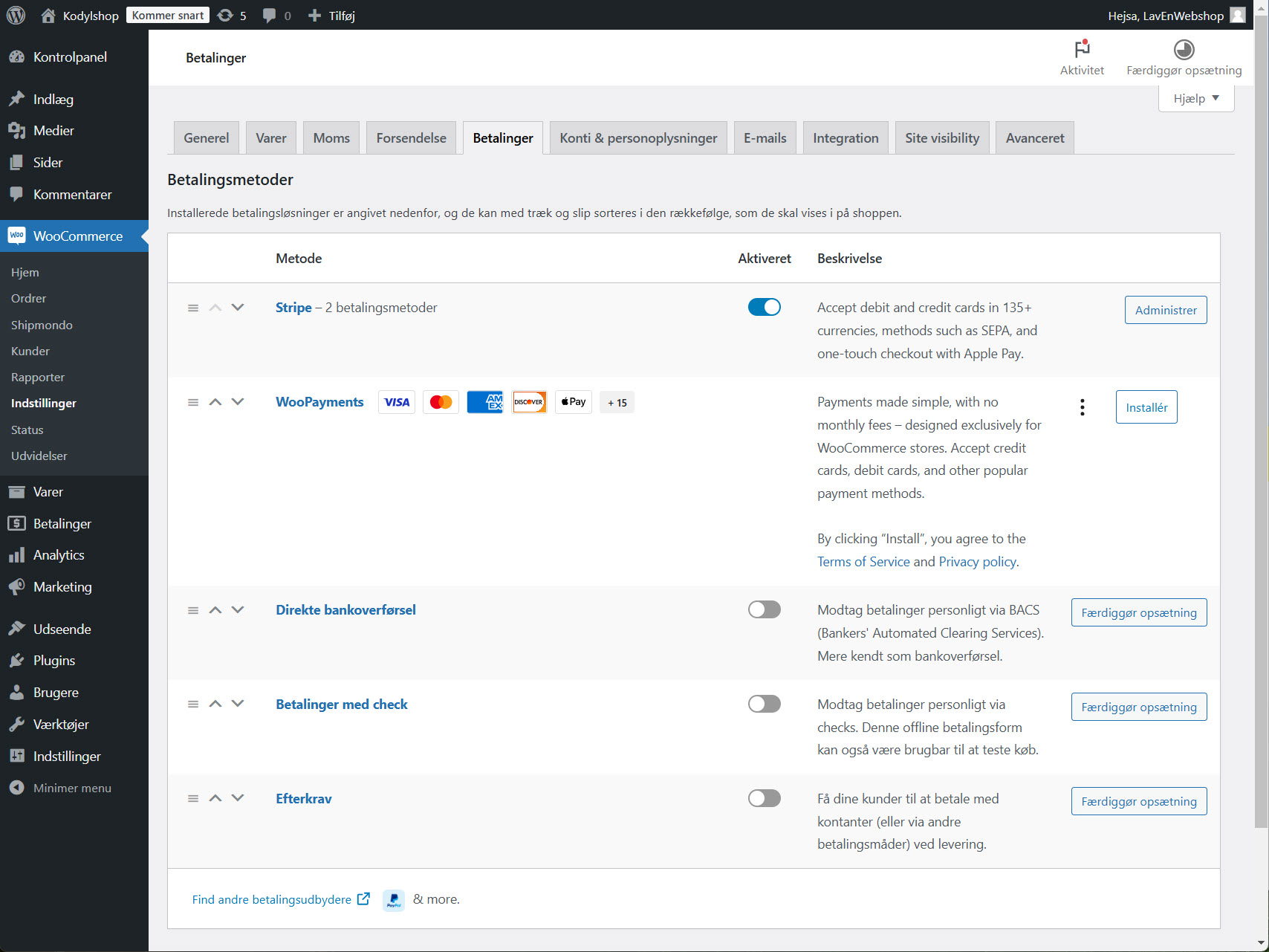 Afslutning af betalingsopsætning i WooCommerce, hvor Stripe er klar til brug som den primære betalingsgateway.