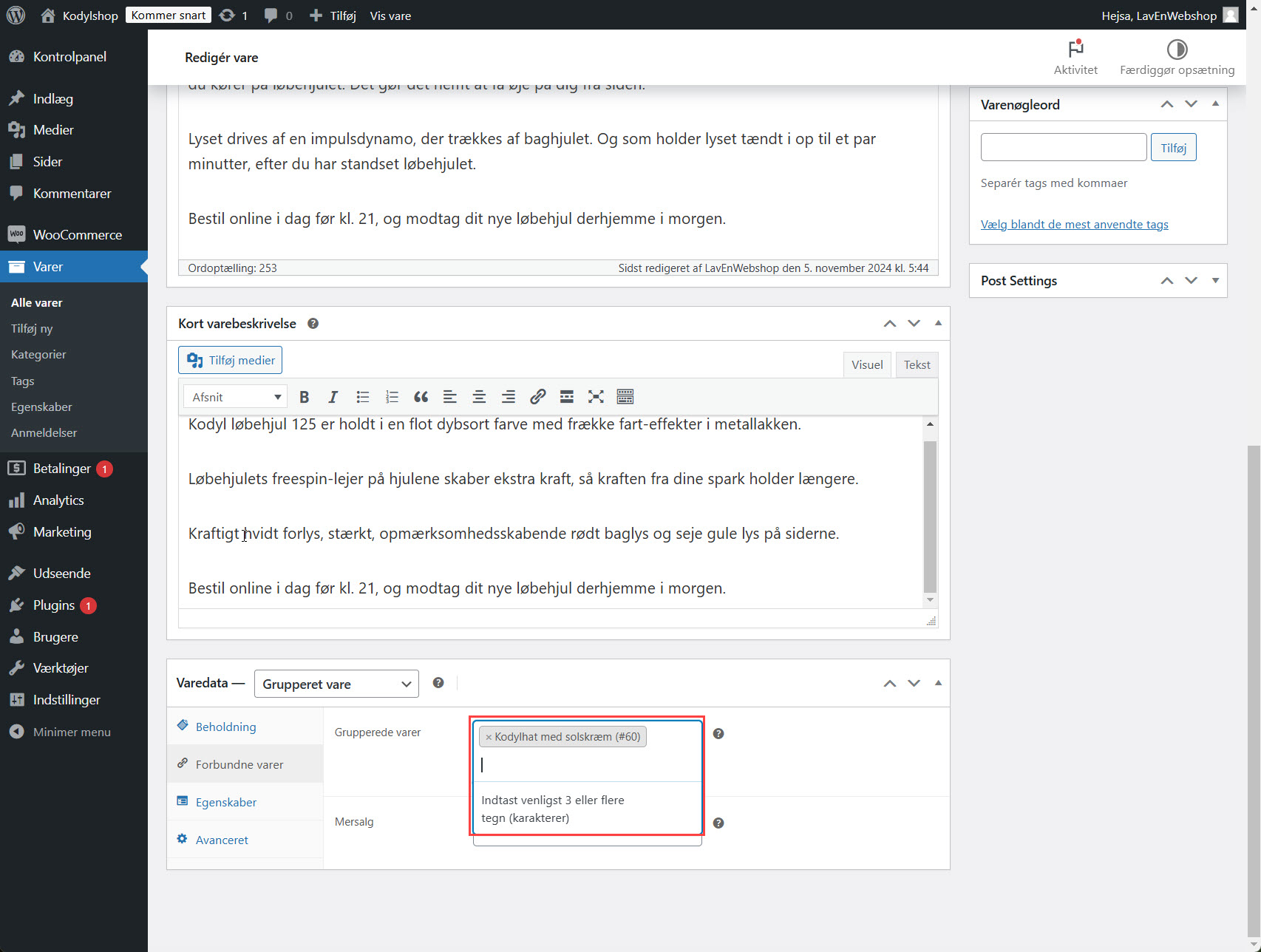 Tilføj egenskaber og definér produktegenskaber i WooCommerce. Her kan brugeren tilføje og gemme egenskaber, som kunder kan bruge til at vurdere varen, fx med værdier for produktkvalitet.