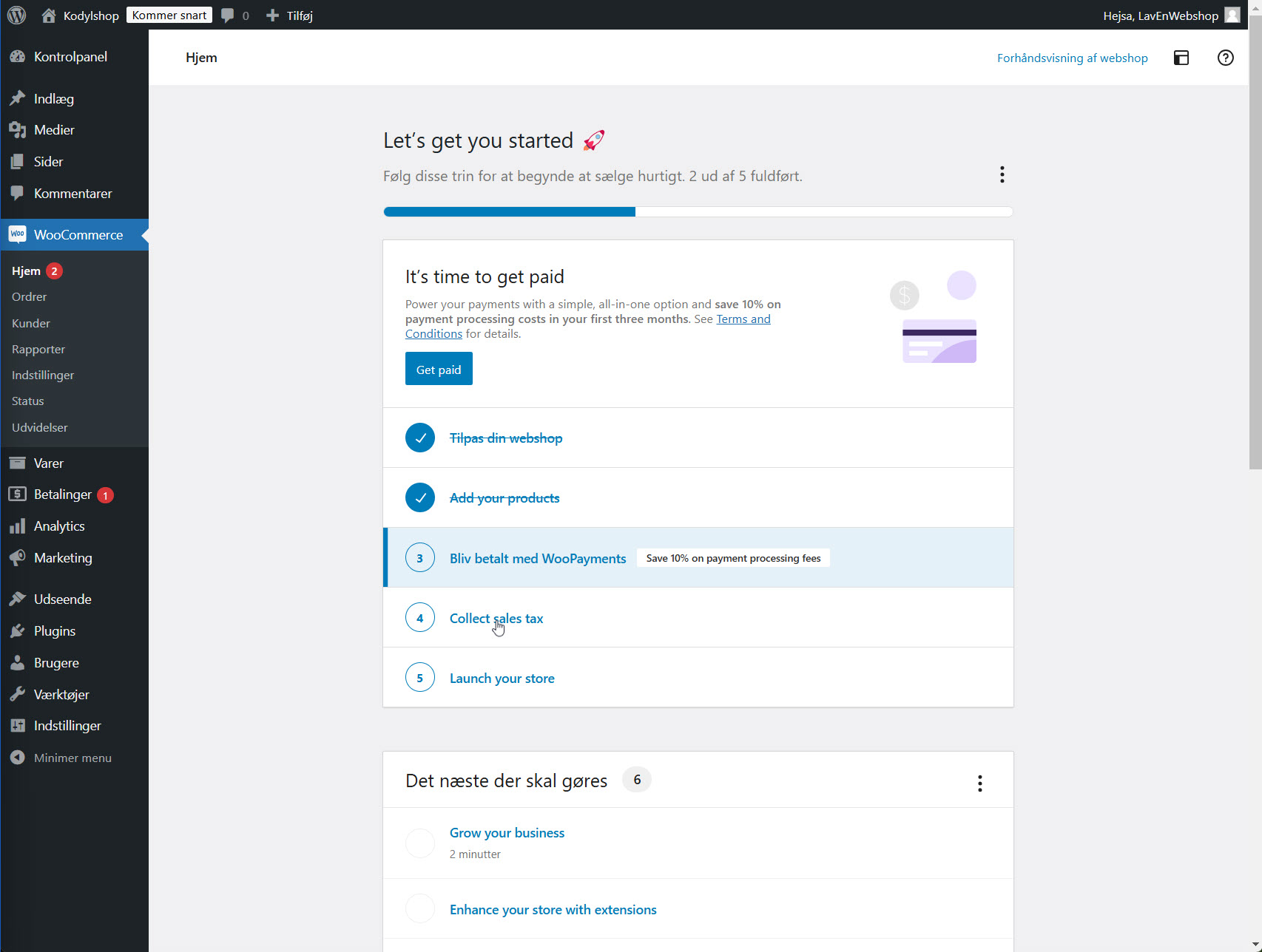 Trin i guiden, hvor brugeren kan opsætte moms og afgifter via WooCommerce Tax eller manuelt, afhængigt af behovet for udenlandske salg.