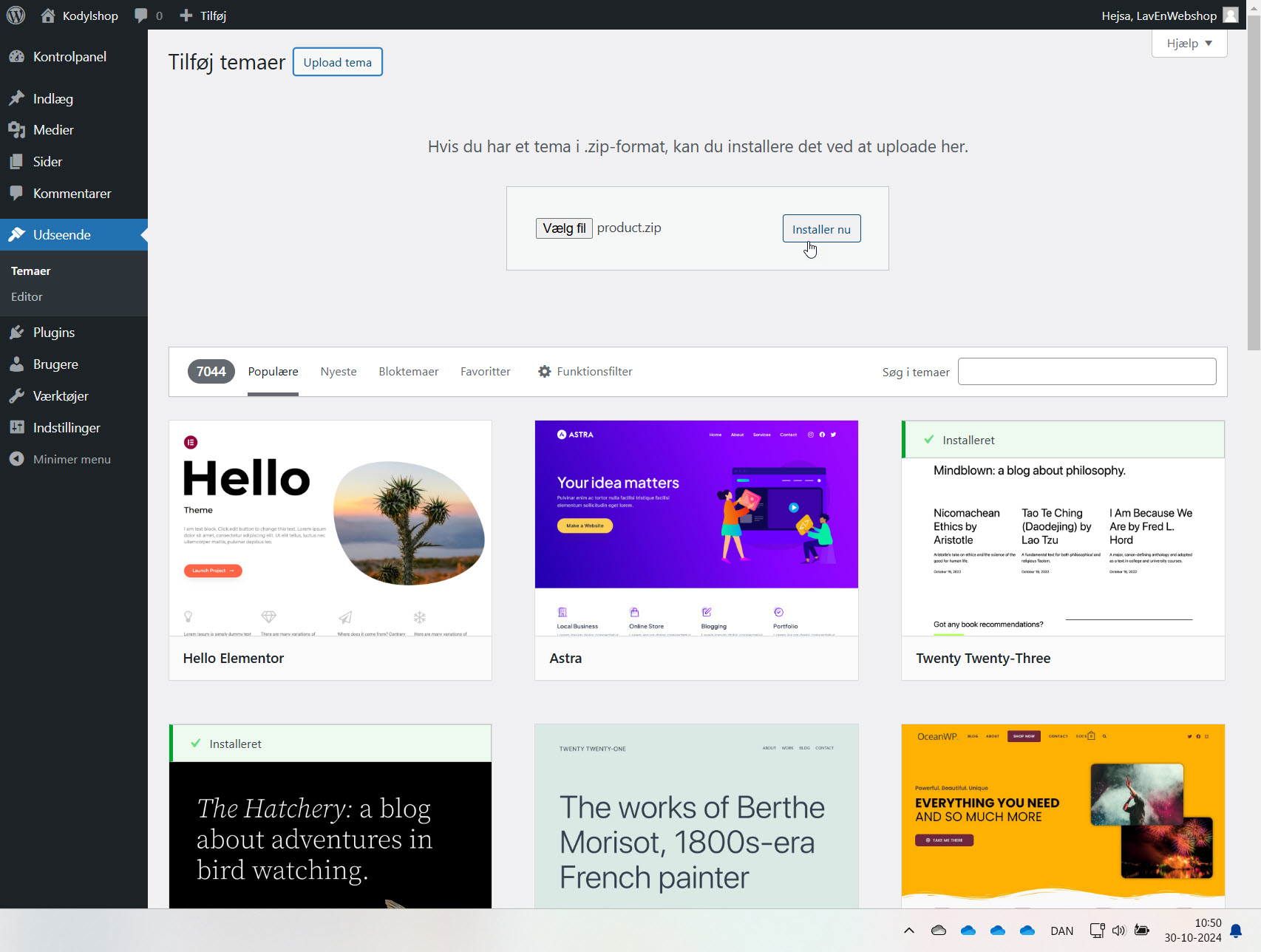 Valgmenu, hvor brugeren aktiverer det ønskede tema, så det nye design anvendes på webshoppen.
